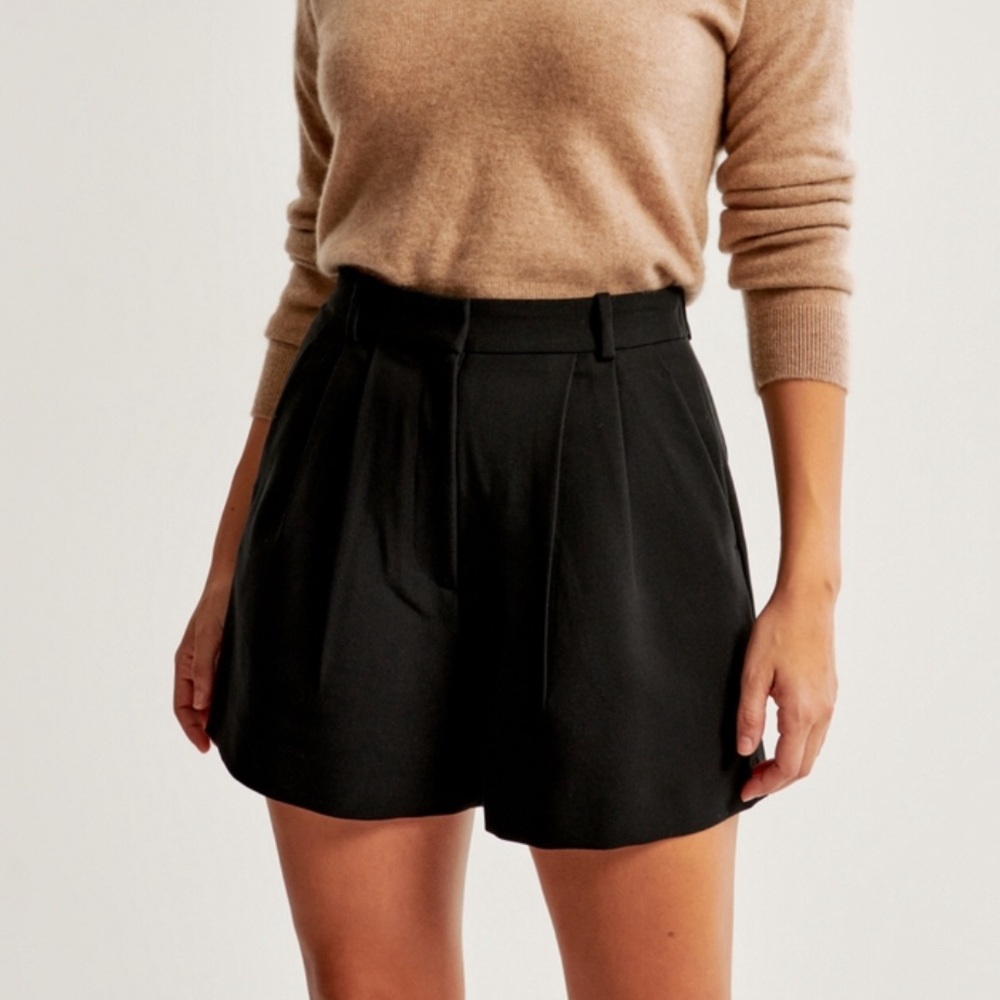 Abercrombie & Fitch Black High-Waist Pleated Women's Shorts